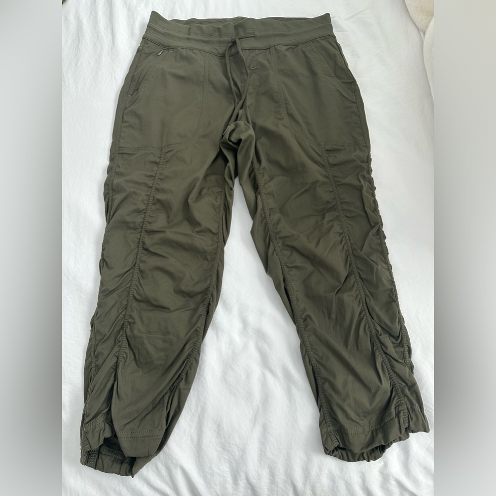 The North Face- Olive Capri- Size M